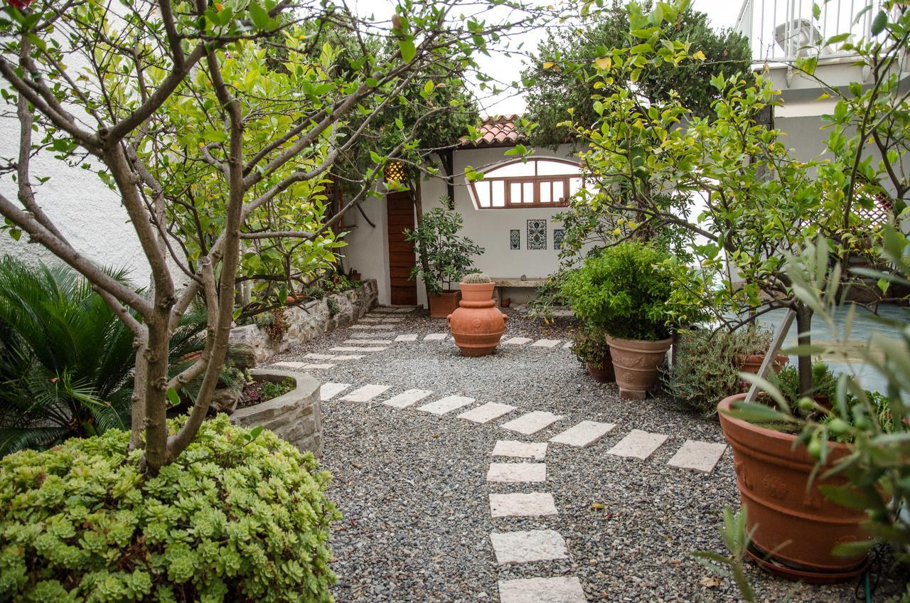 Seaside Holiday Apartment - Unique Location Cipressa Exterior photo